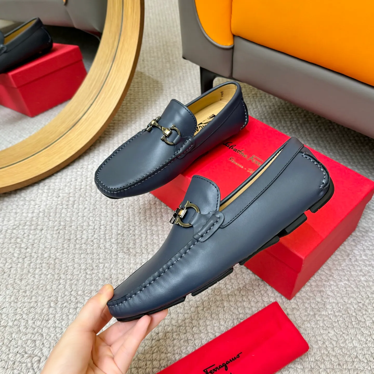 Men's men's shoes 💰420 (Yangli) Ferragamo 〰Ferragamo 2⃣️0⃣️2⃣️5️⃣ New series 👊🏻 Upper 🇮🇹 Italian imported calfskin, original outsole molding. Water-dyed sheepskin lining. The identity of every successful man is set off, and the upper and lower shoes are elegant and stable🚶🏻🚶🏻The high-end custom counter original replica is an eternal classic🔍️Number of codes: 38-46 with counter packaging